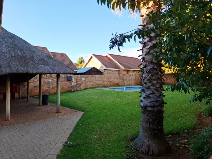 2 Bedroom Property for Sale in Langenhovenpark Free State